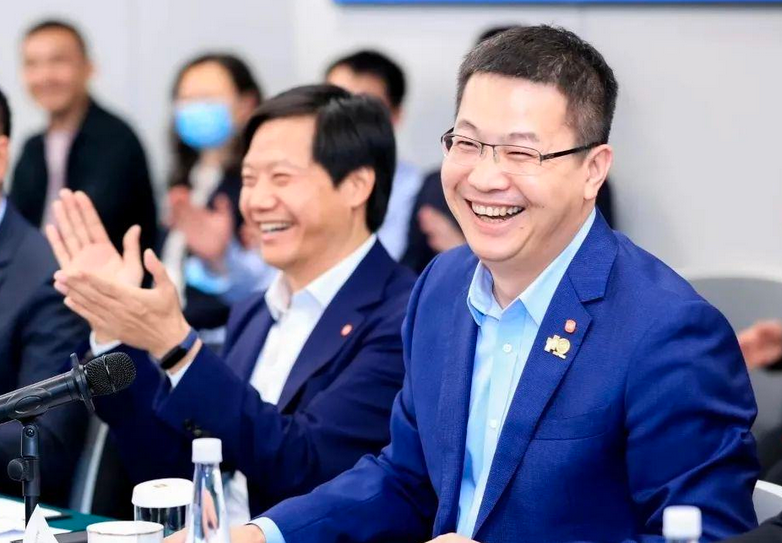 how Lei Jun recruited Xiaomi Mobile CEO Lu Weibing:Lei Jun and Lu Weibing attended the event